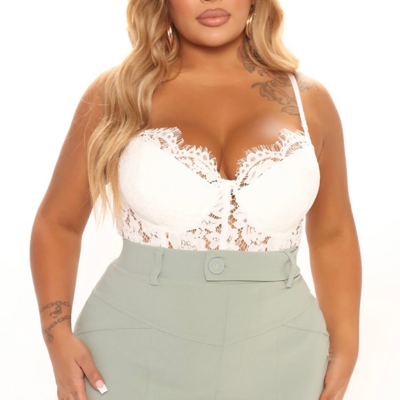 PLUS SIZE Lace Bodysuit - Picture 3 of 4